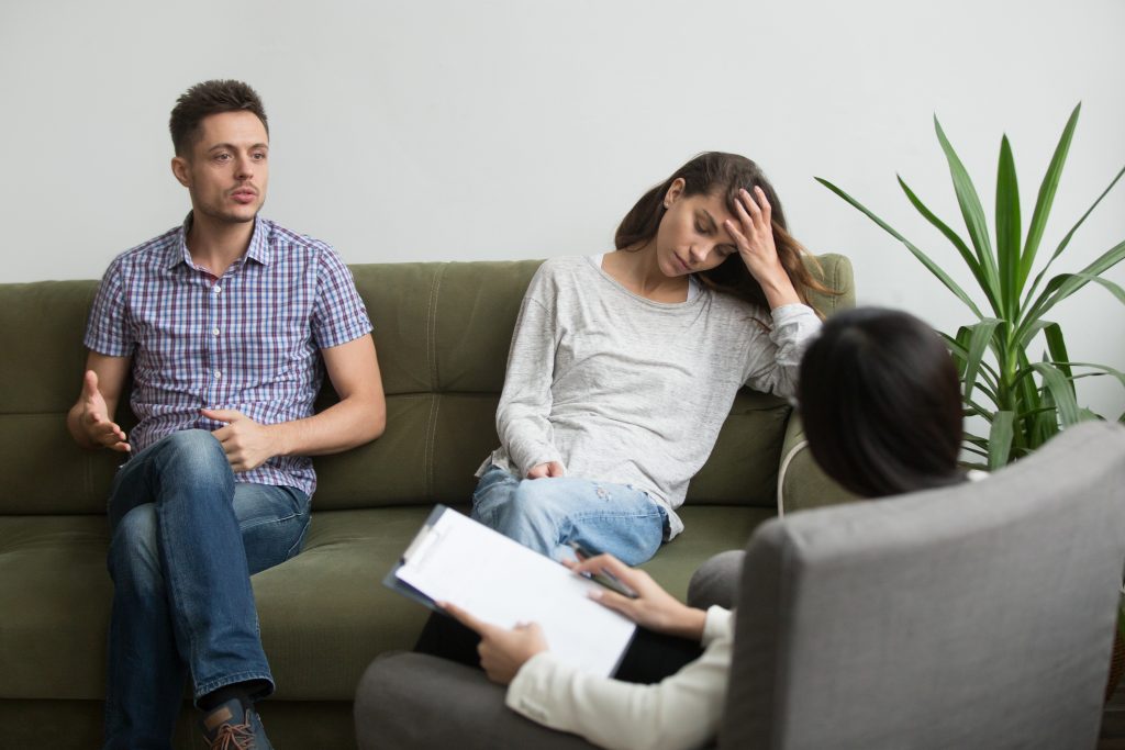 ¿De qué depende cuánto cuesta una terapia de pareja? ¿Las sesiones van a ayudarnos a superar nuestros conflictos? - PsicoÓptima